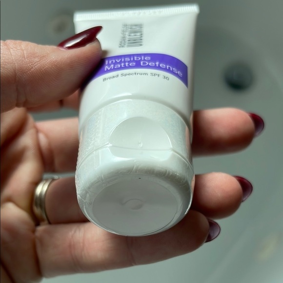 Rodan + Fields UNBLEMISH Invisible Matte Defense SPF 30 - Picture 3 of 3